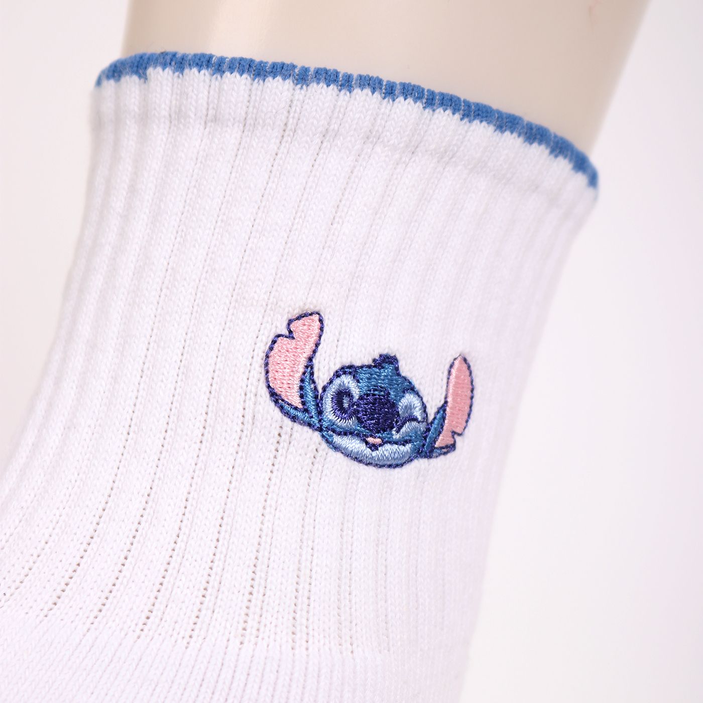 【予約注文 12月中下旬発送予定】スティッチ Stitch スポーツソックス ミディアム丈 バドミントン ディズニー