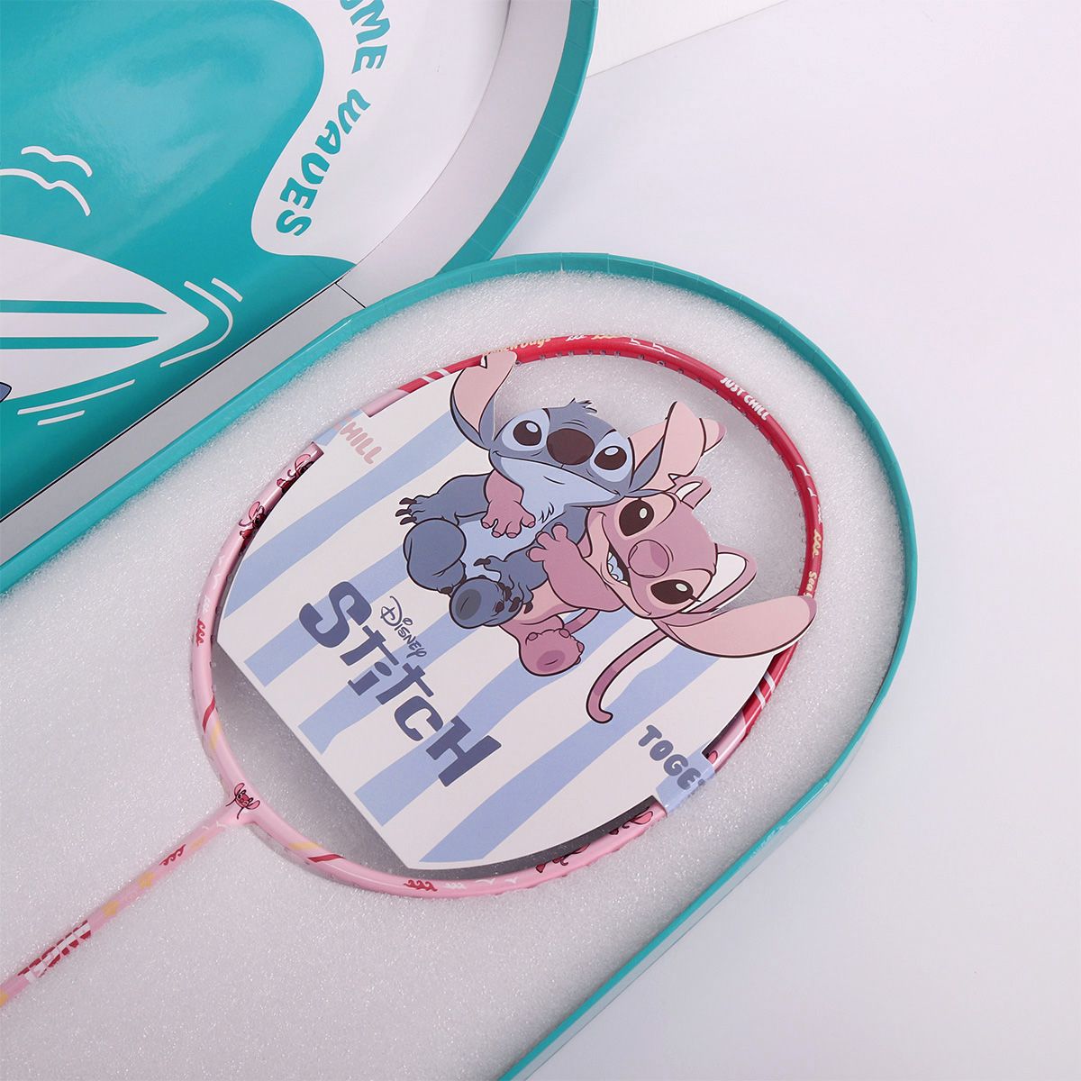 【予約注文 12月中下旬発送予定】スティッチ Stitch バドミントンラケット 4UG6 ラケットカバーケース セット エンジェル ピンク ディズニー